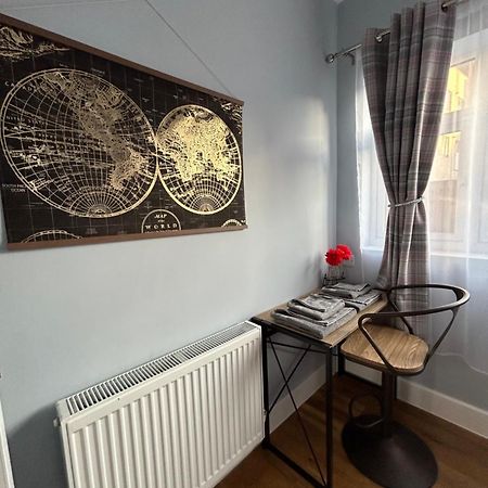 Dana'S Bungalow Horley Dış mekan fotoğraf