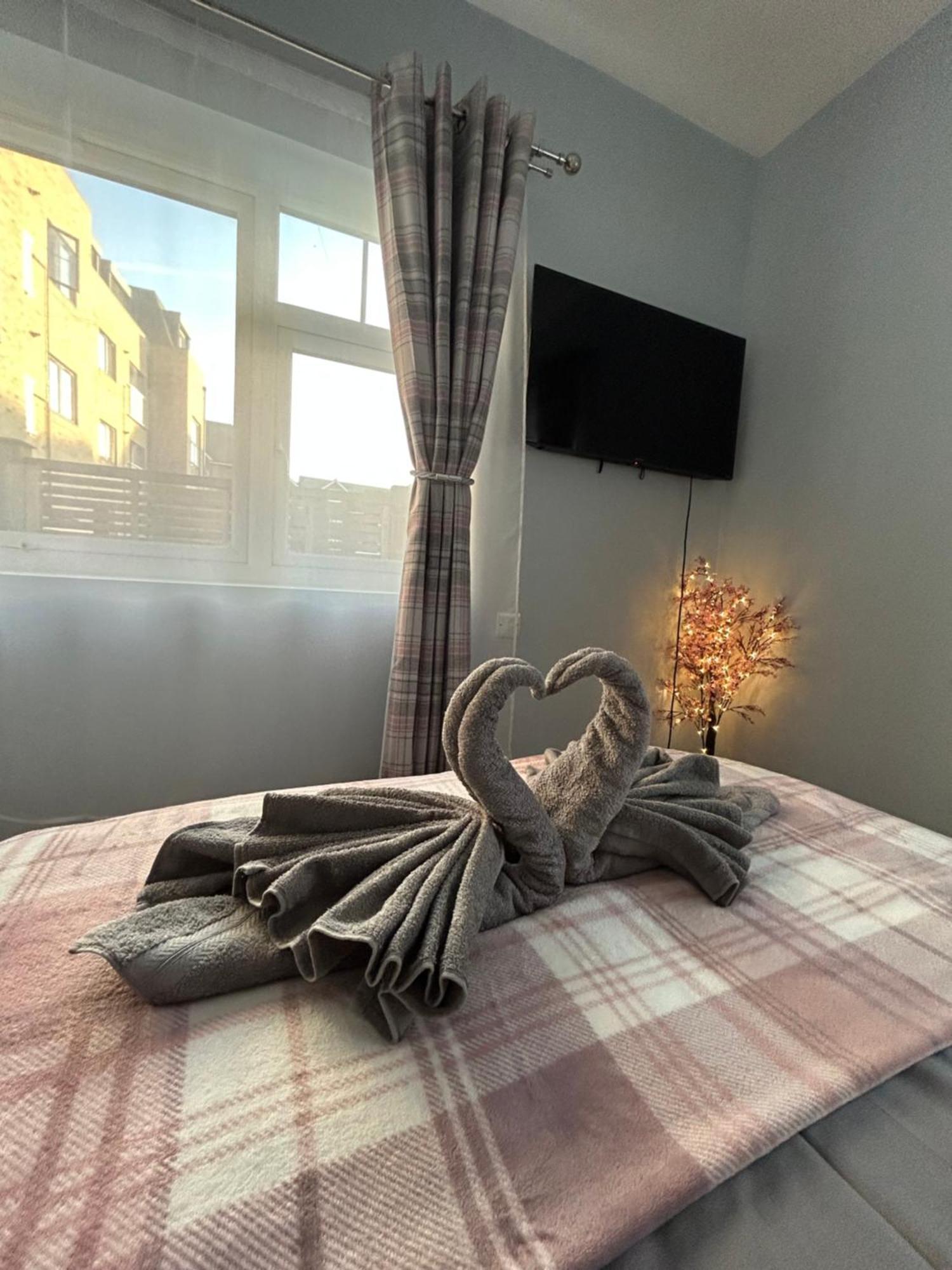 Dana'S Bungalow Horley Dış mekan fotoğraf