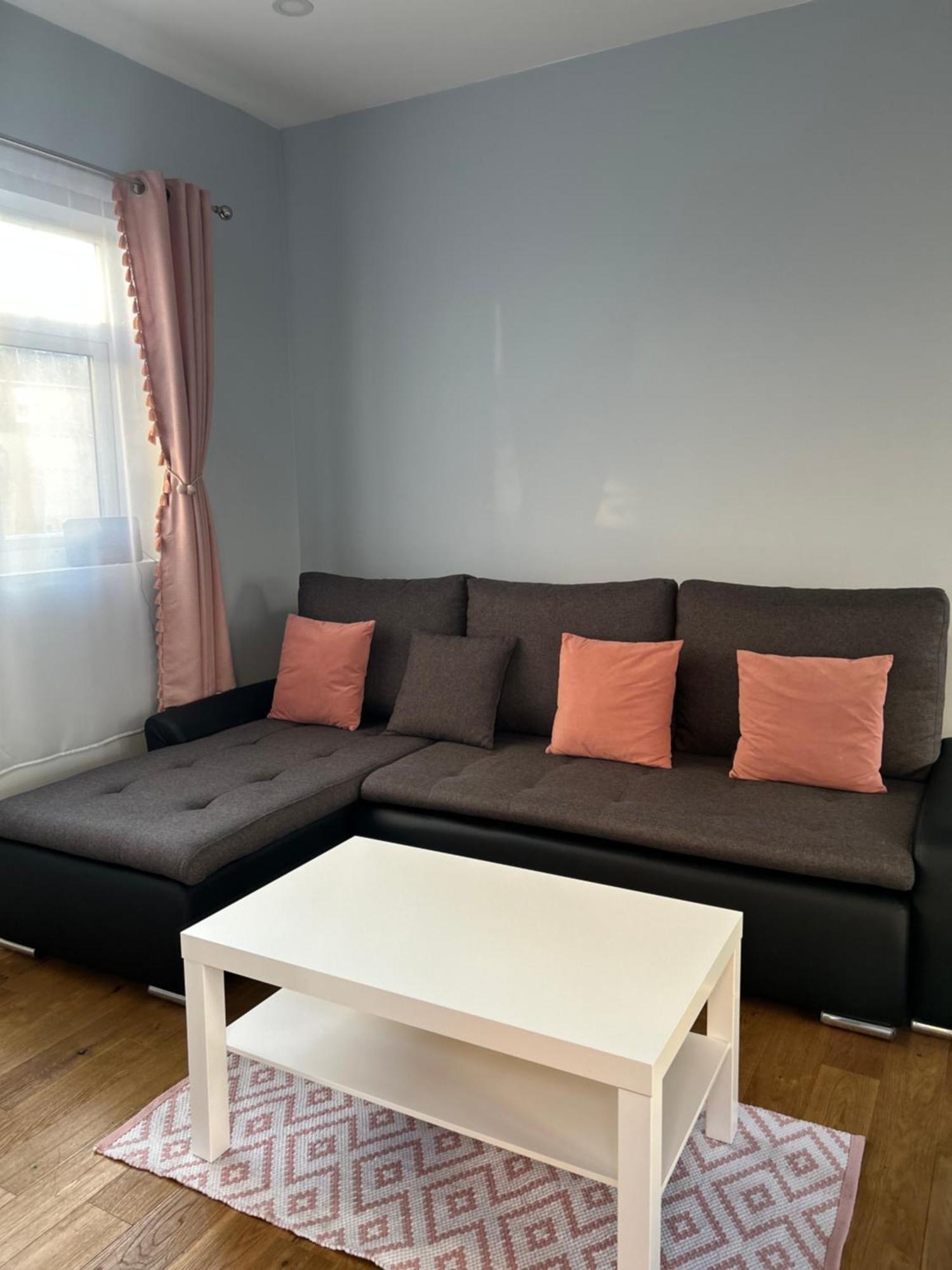 Dana'S Bungalow Horley Dış mekan fotoğraf