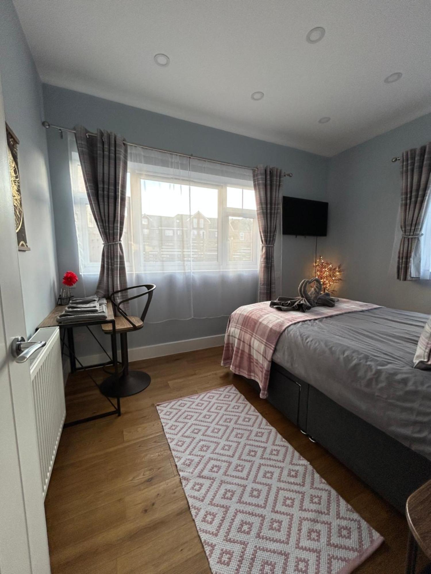 Dana'S Bungalow Horley Dış mekan fotoğraf