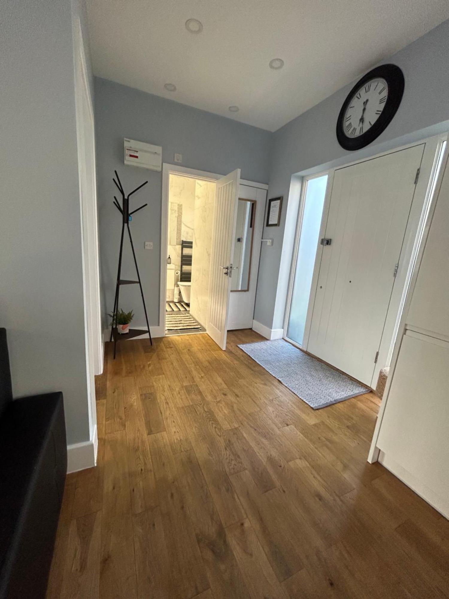 Dana'S Bungalow Horley Dış mekan fotoğraf